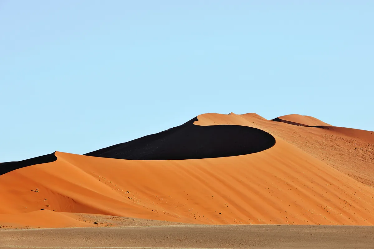 Dunes de sable orange de Sossusvlei dans le désert du Namib